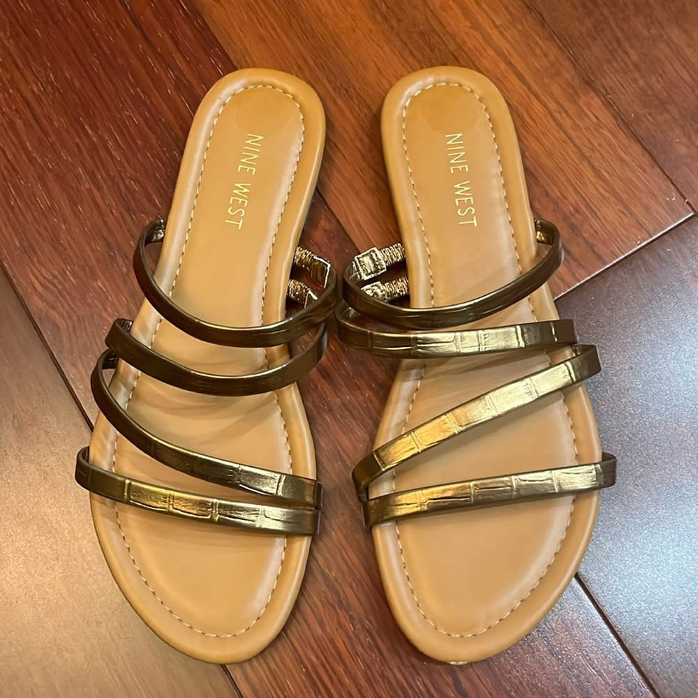 Nine West women flat sandals bronze color size 7
